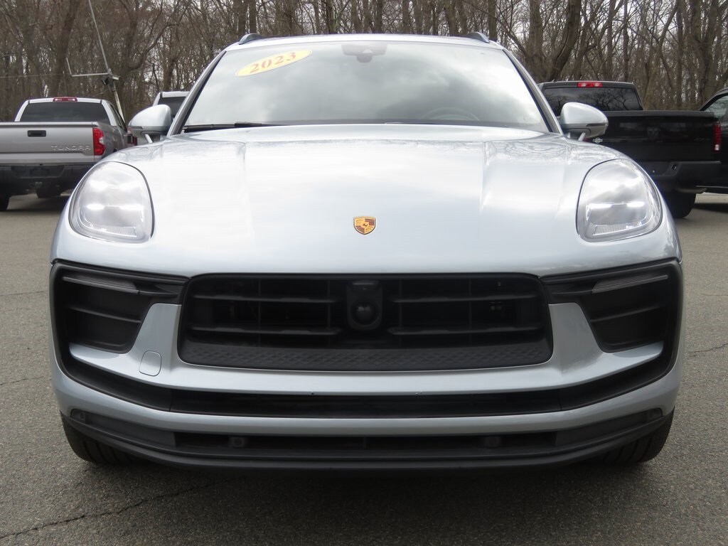 2023 Porsche Macan Base photo 2