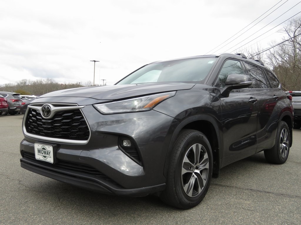 2022 Toyota Highlander XLE's photo