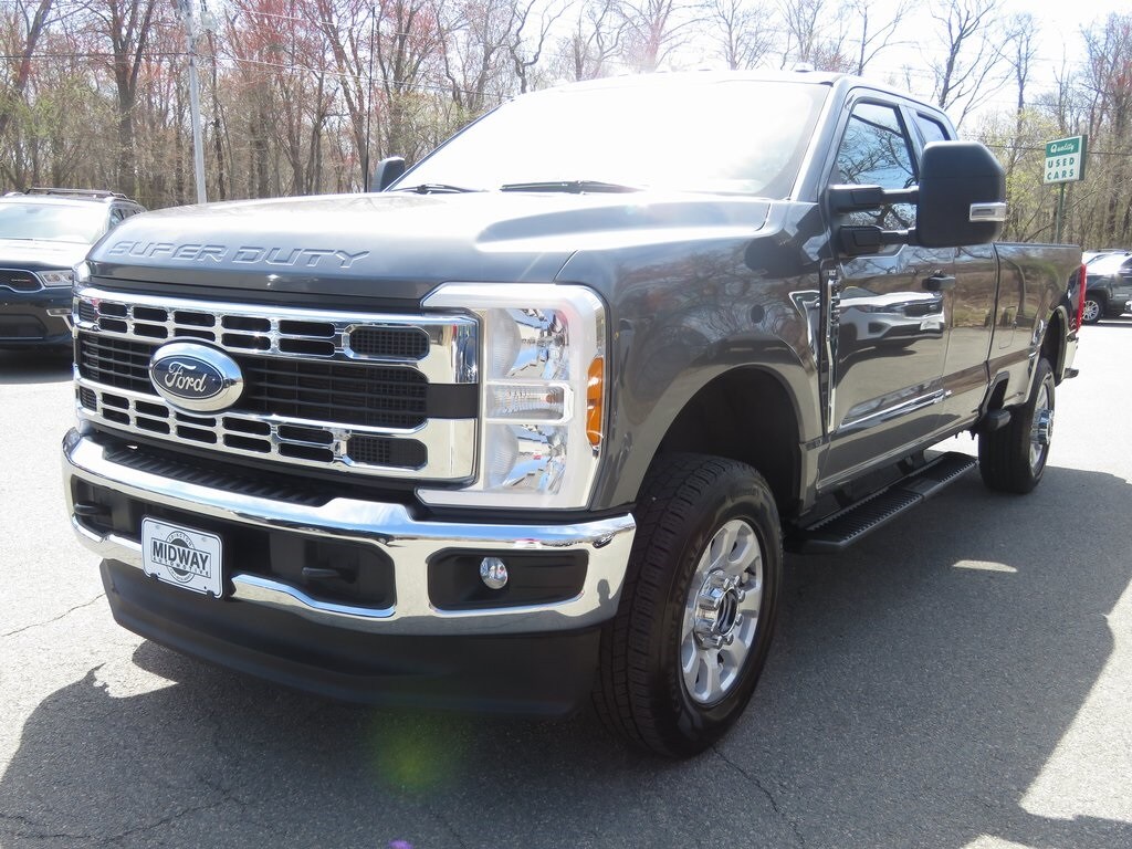 2023 Ford F-250 XLT photo 2