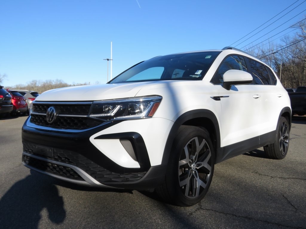 2022 Volkswagen Taos SEL's photo