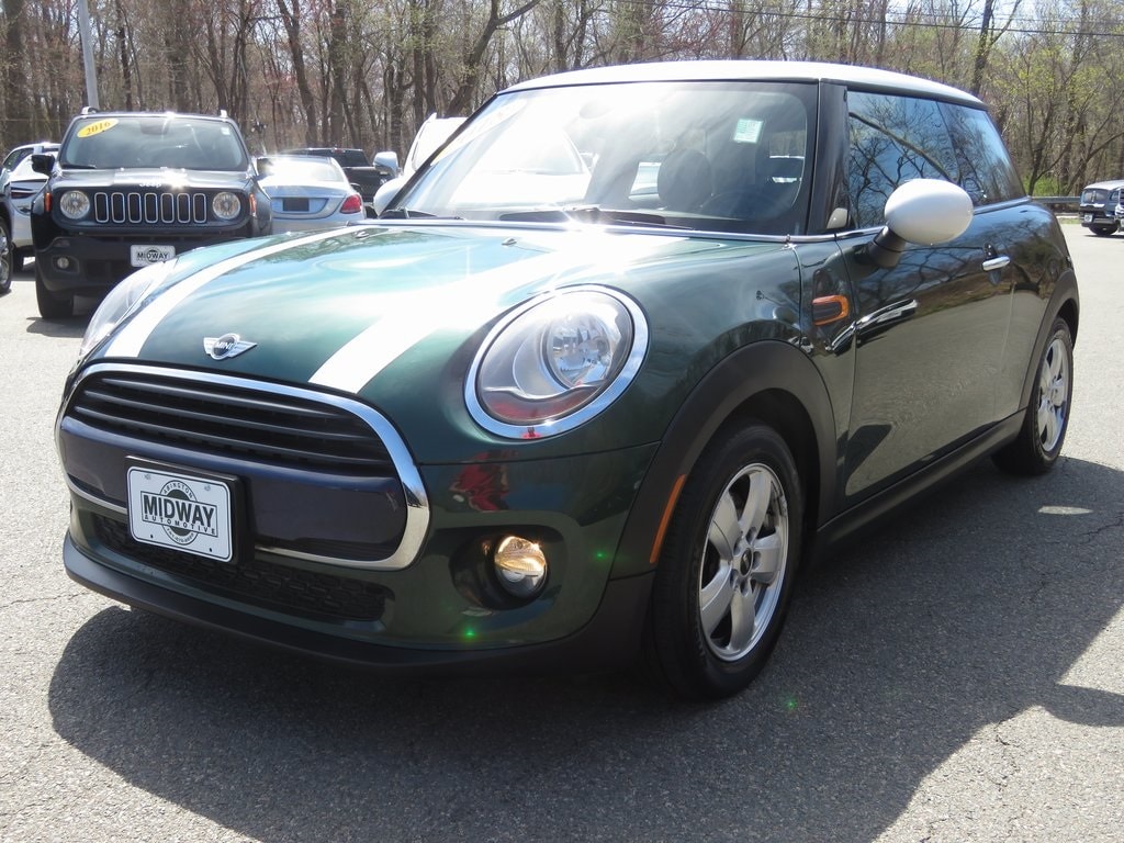 2018 MINI Cooper Base's photo