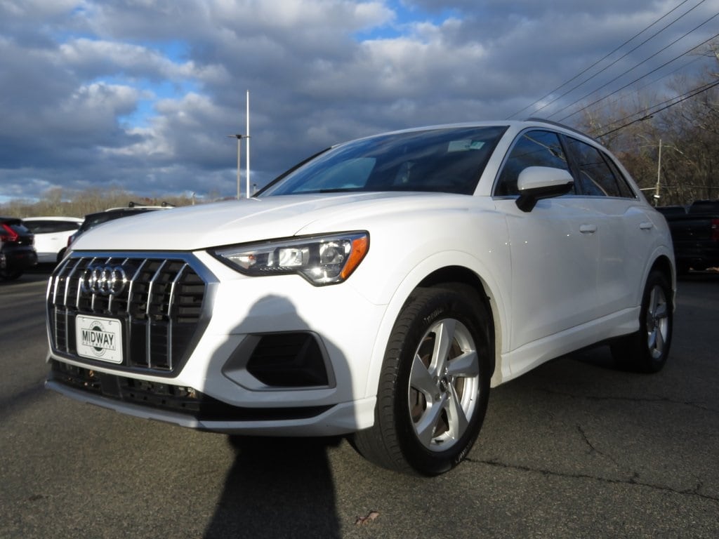2019 Audi Q3 Premium's photo