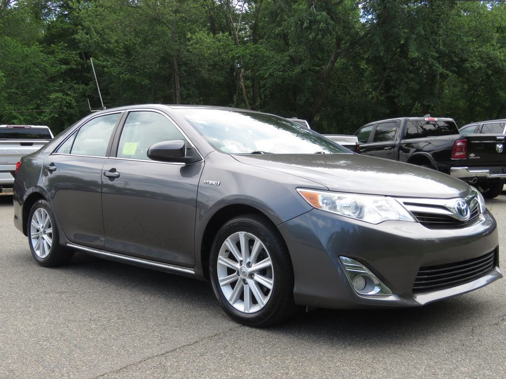 Used 2014 Toyota Camry Hybrid XLE Sedan
