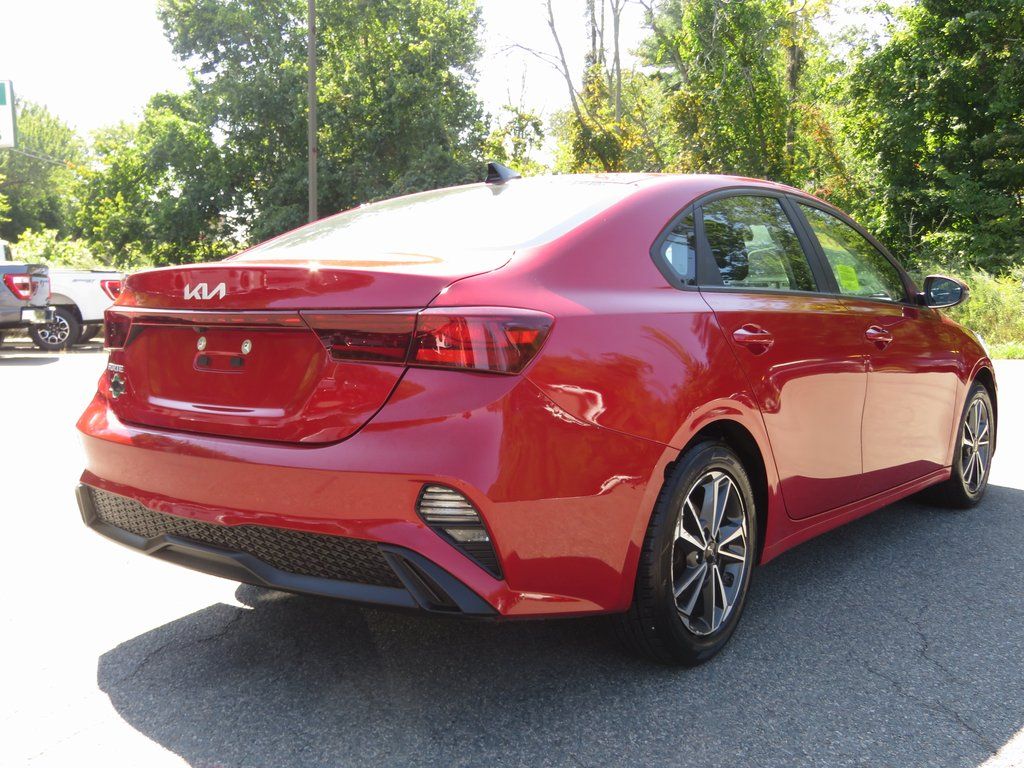 2023 Kia Forte LXS - Photo 6