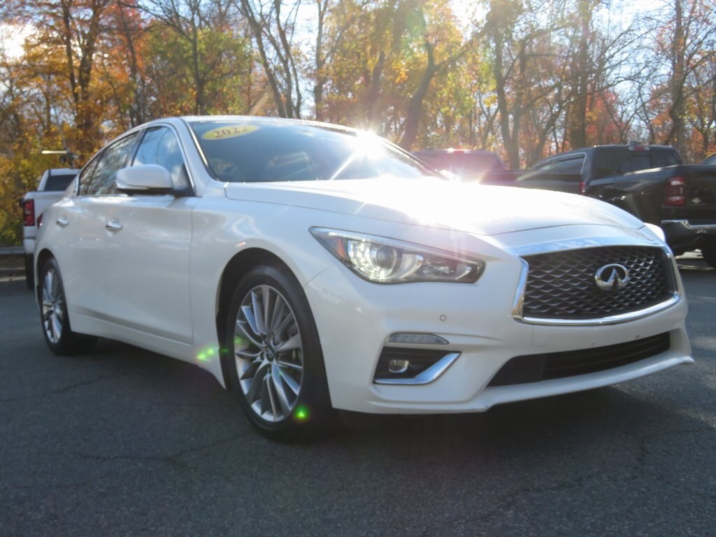 2022 Infiniti Q50 LUXE photo 3