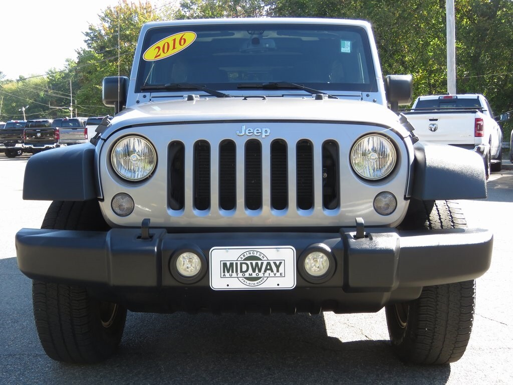 2016 Jeep Wrangler Unlimited Sport photo 2