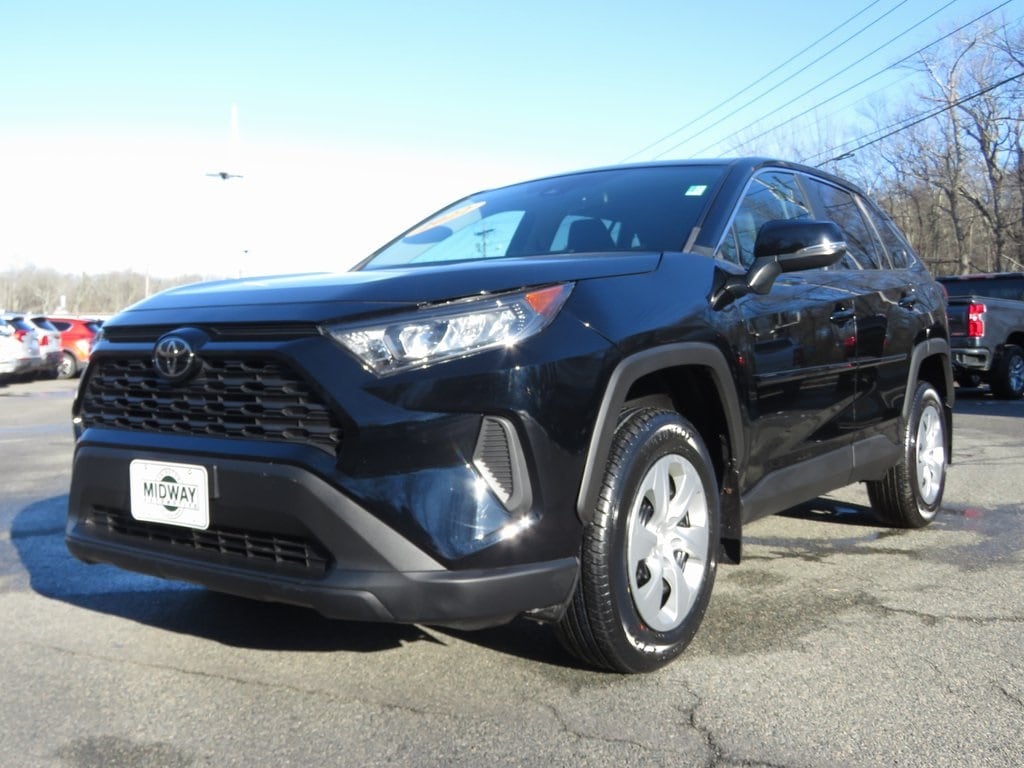 2022 Toyota RAV4 LE's photo