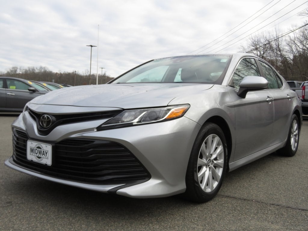 2019 Toyota Camry LE's photo