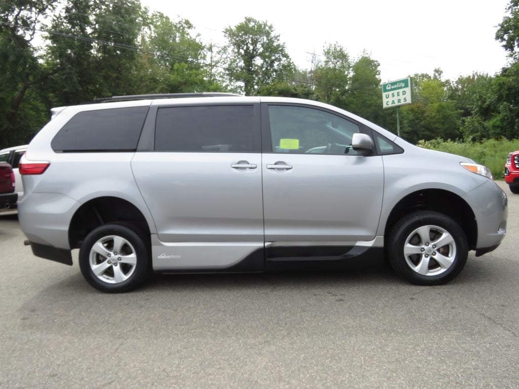 Used 2017 Toyota Sienna LE 7 Passenger Auto Access Seat Van