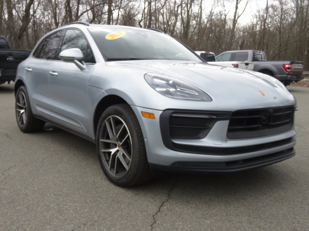 2023 Porsche Macan Base photo 3