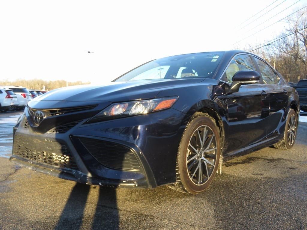 2022 Toyota Camry SE's photo