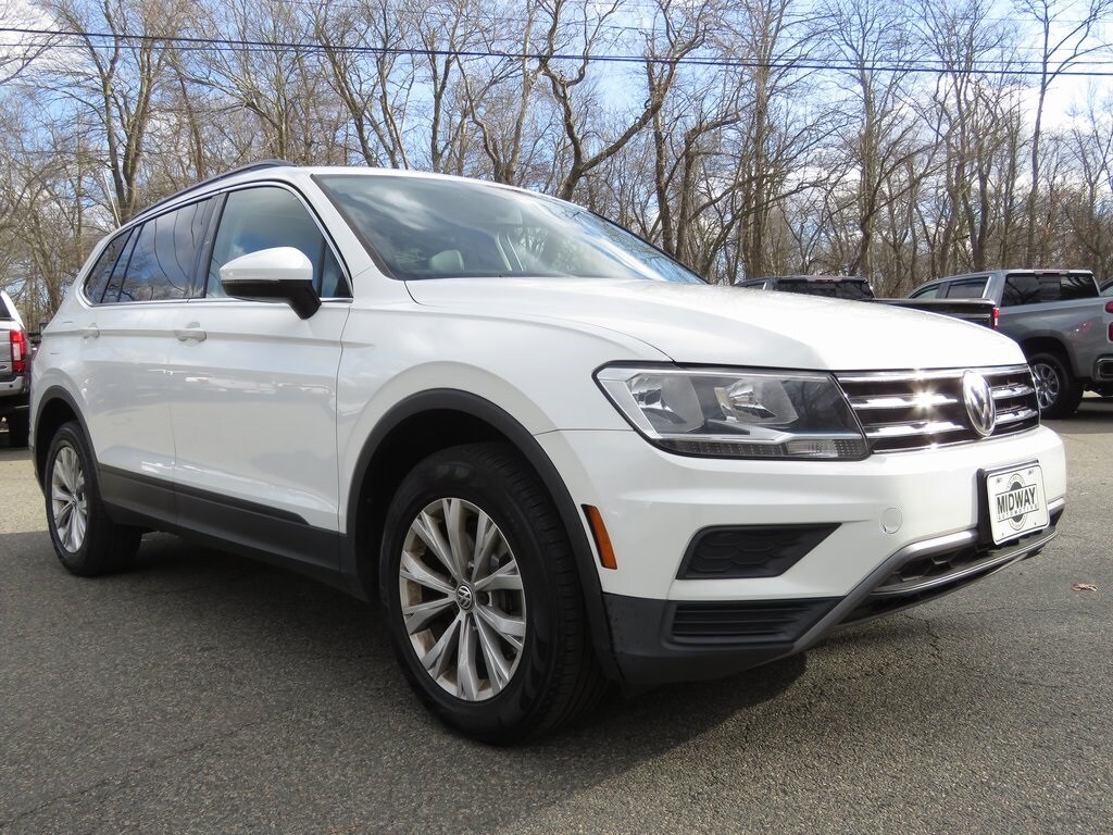 2019 Volkswagen Tiguan SEL R-Line photo 2