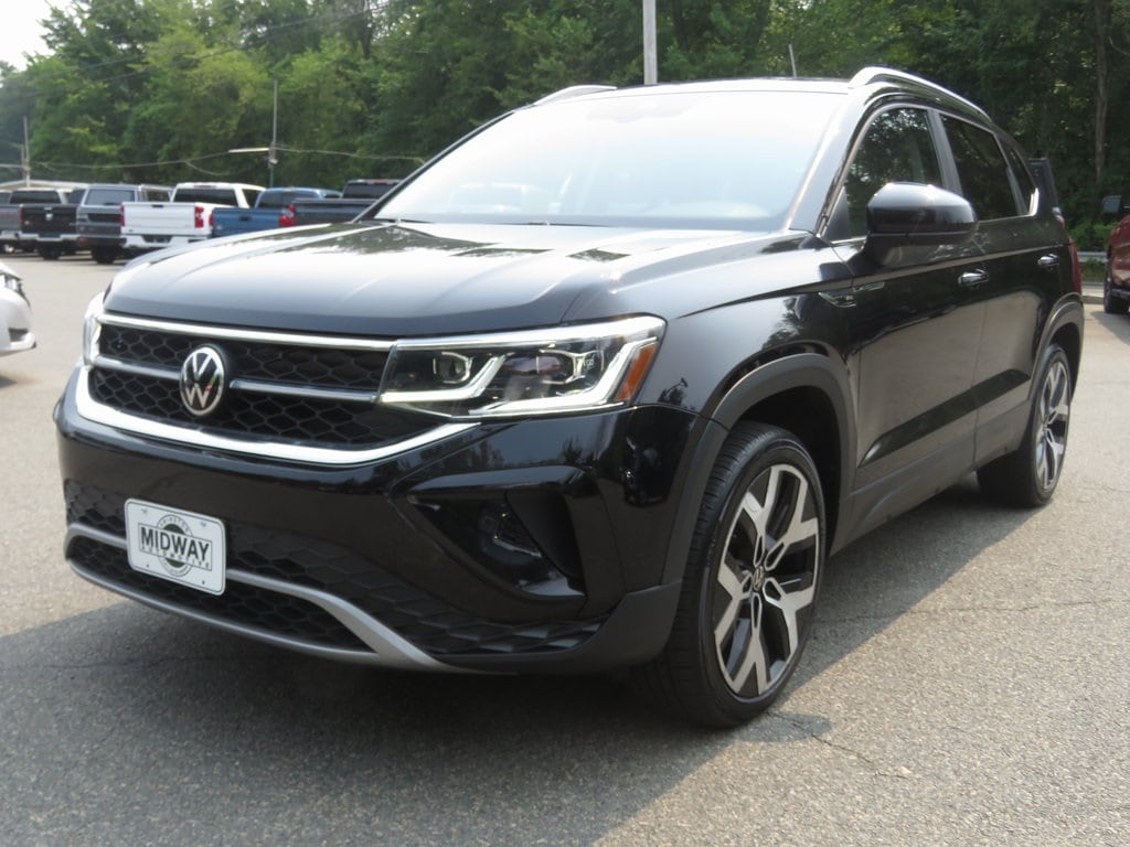 2022 Volkswagen Taos SEL's photo