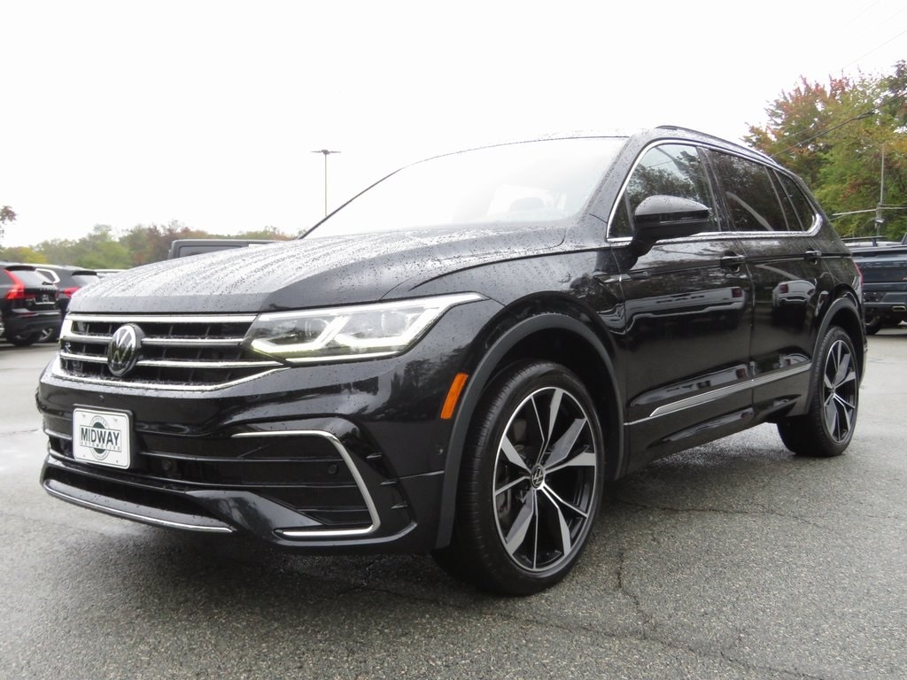 2022 Volkswagen Tiguan SEL R-LINE's photo