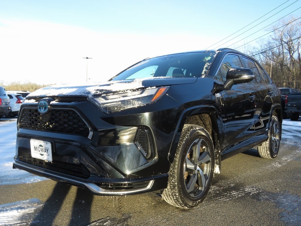 2023 Toyota RAV4 SE's photo