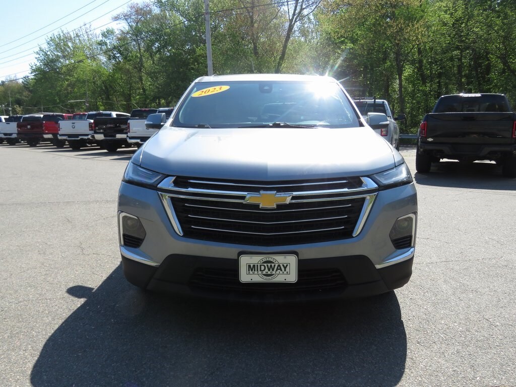 2023 Chevrolet Traverse Cloth photo 2
