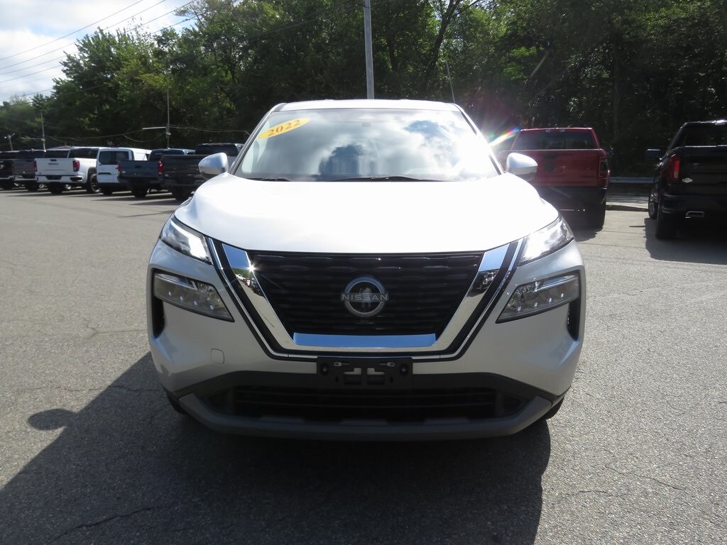 2022 Nissan Rogue SV photo 2