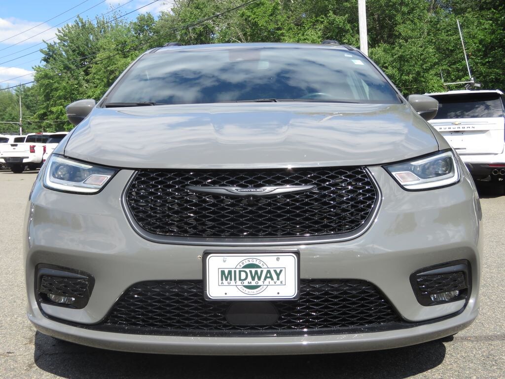 Used 2023 Chrysler Pacifica Plug-In Hybrid Touring L Van Passenger Van