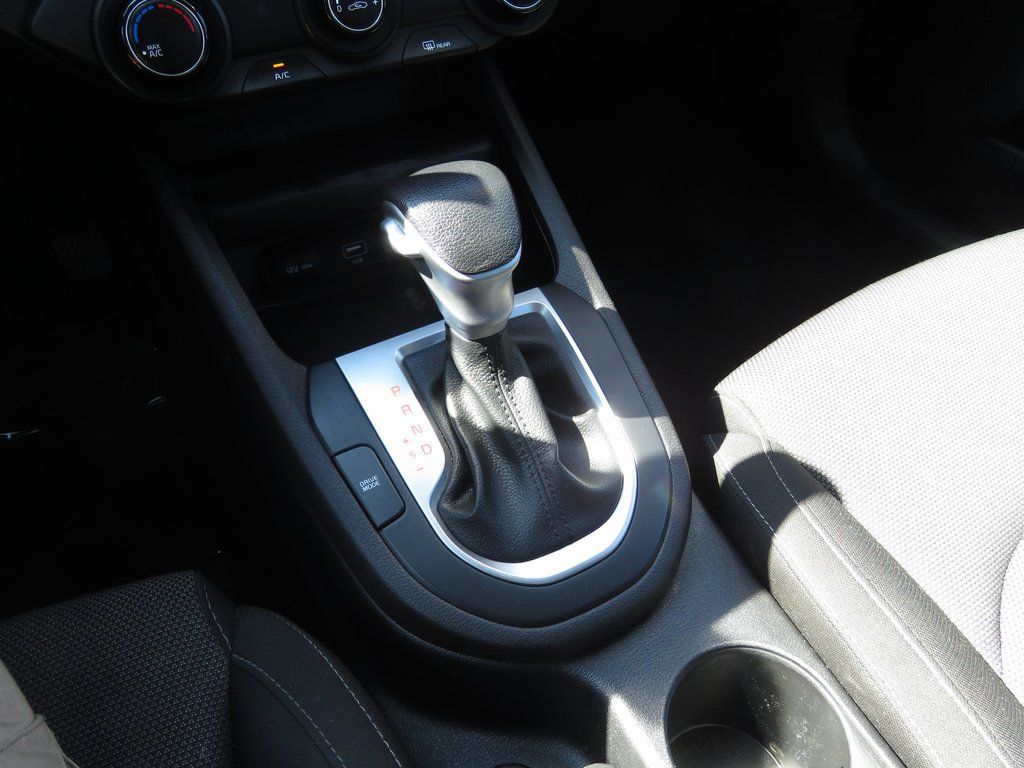 2023 Kia Forte LXS - Photo 24