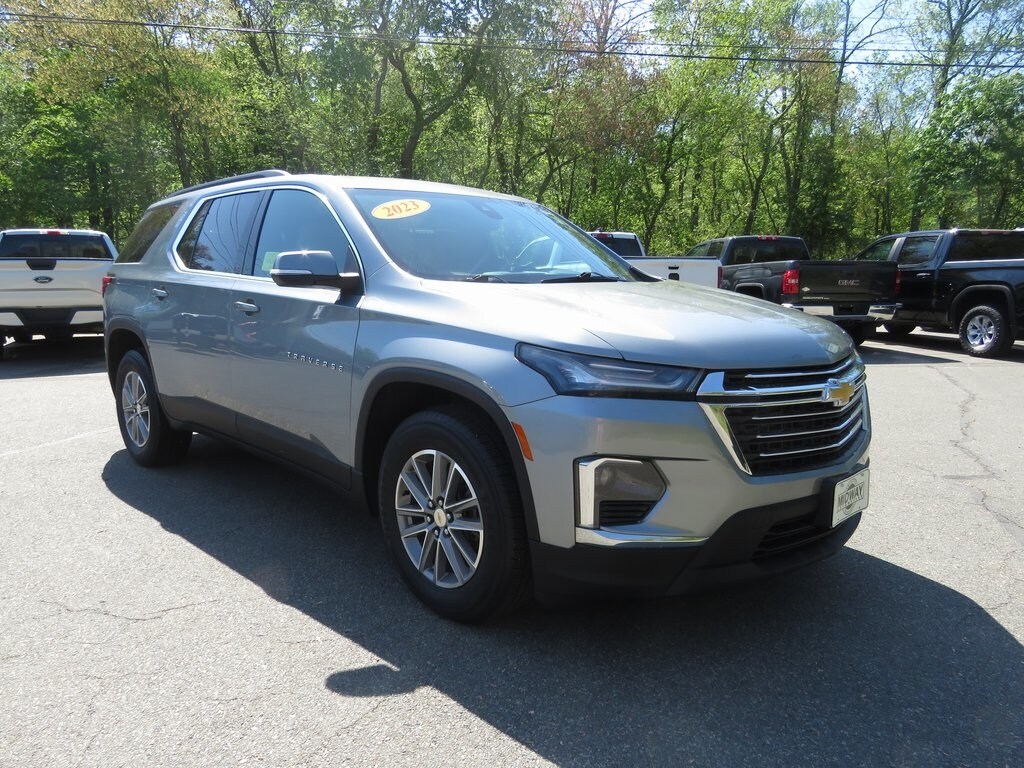 2023 Chevrolet Traverse Cloth photo 3