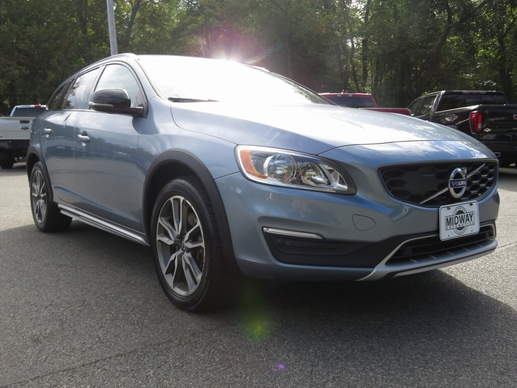 2018 Volvo V60 Cross Country T5 AWD photo 3