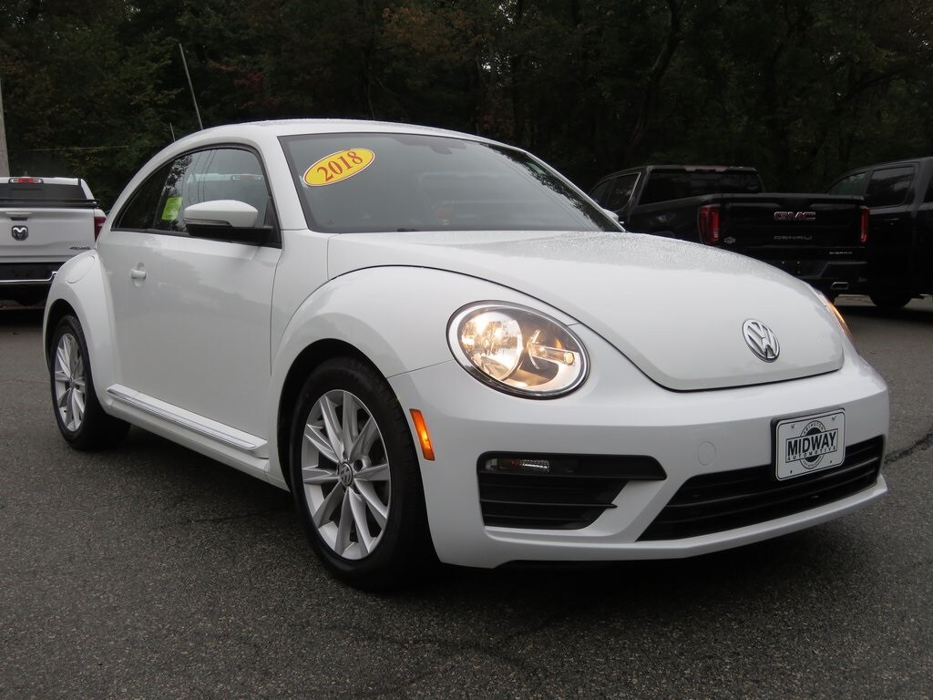 2018 Volkswagen Beetle S photo 3