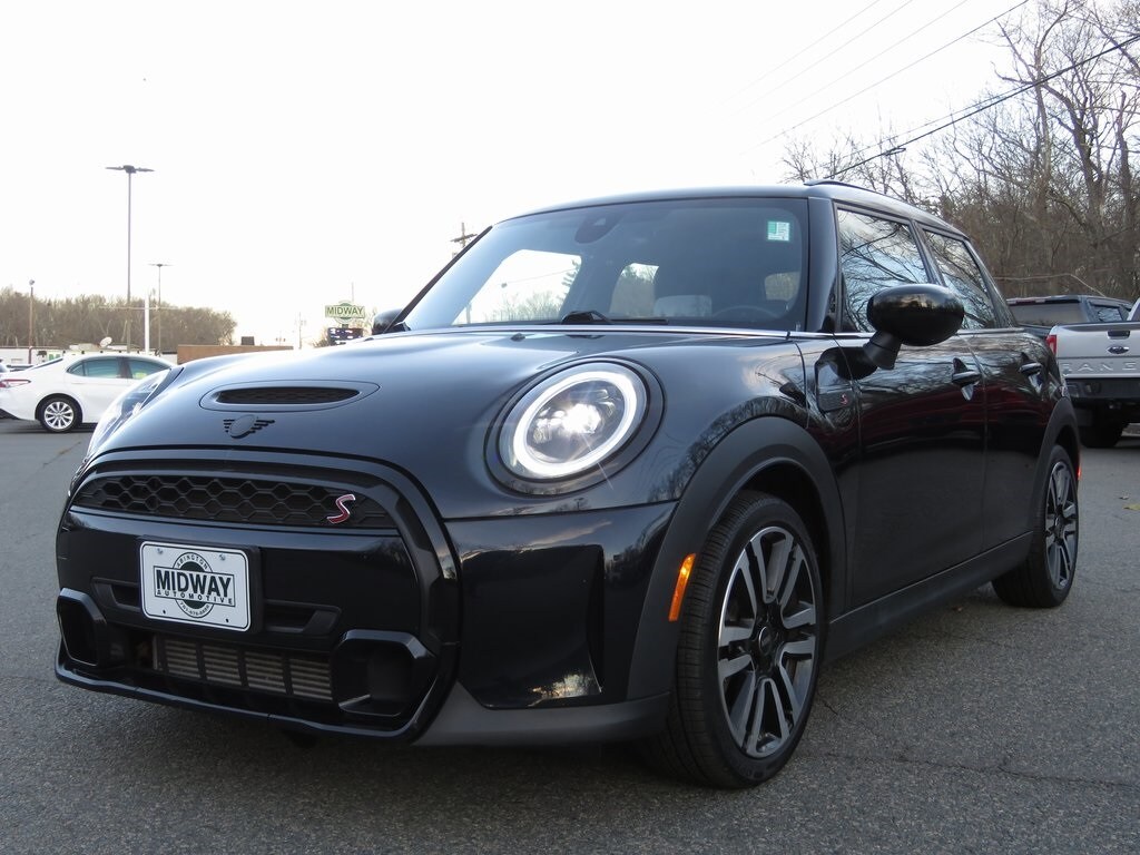 2023 MINI Hardtop 4 Door S's photo