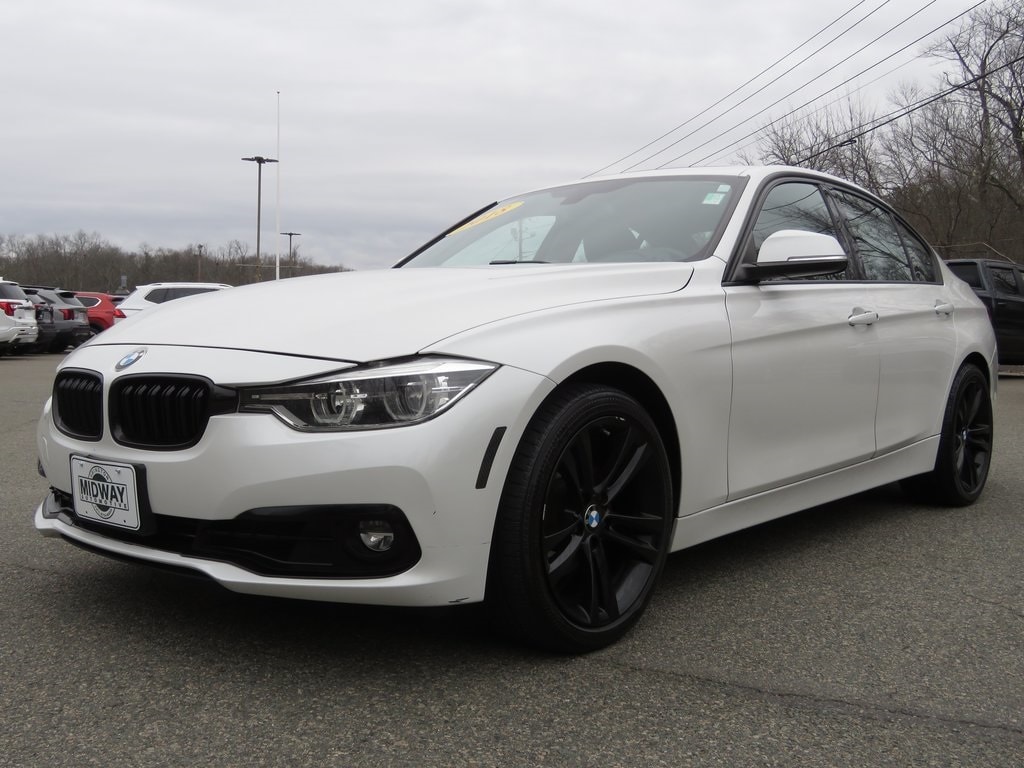 2018 BMW 3 Series 330i's photo