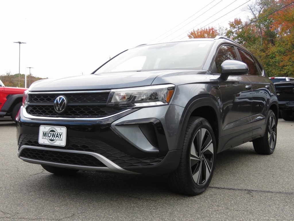 2024 Volkswagen Taos SE's photo