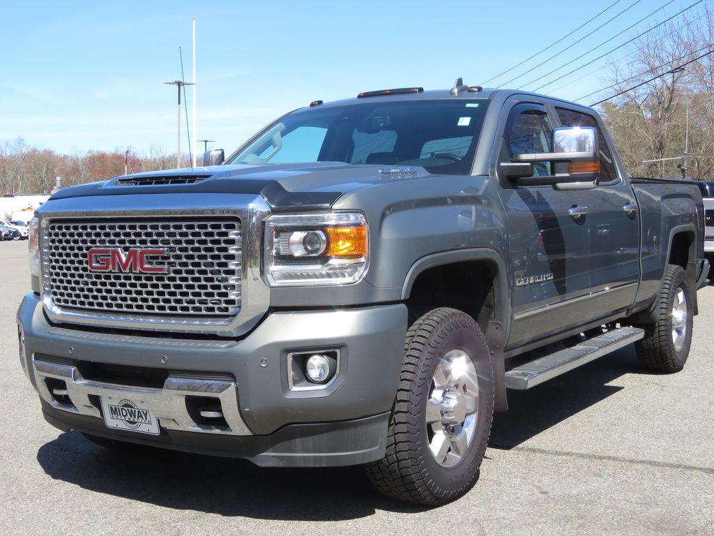 2017 GMC Sierra 4WD Crew Cab Standard Box Denali's photo