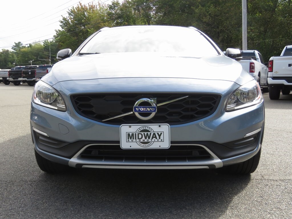 2018 Volvo V60 Cross Country T5 AWD photo 2