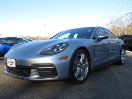 2018 Porsche Panamera 4 Sedan