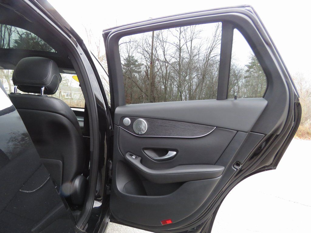 2021 Mercedes-Benz GLC GLC300 - Photo 16