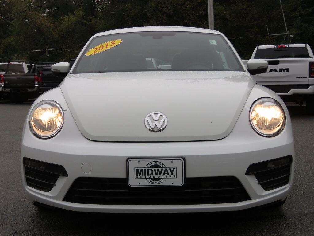 2018 Volkswagen Beetle S photo 2