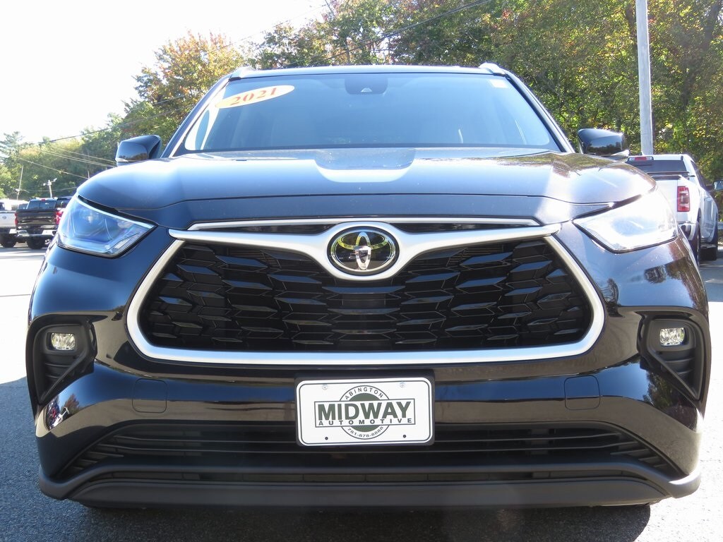 2021 Toyota Highlander XLE photo 2