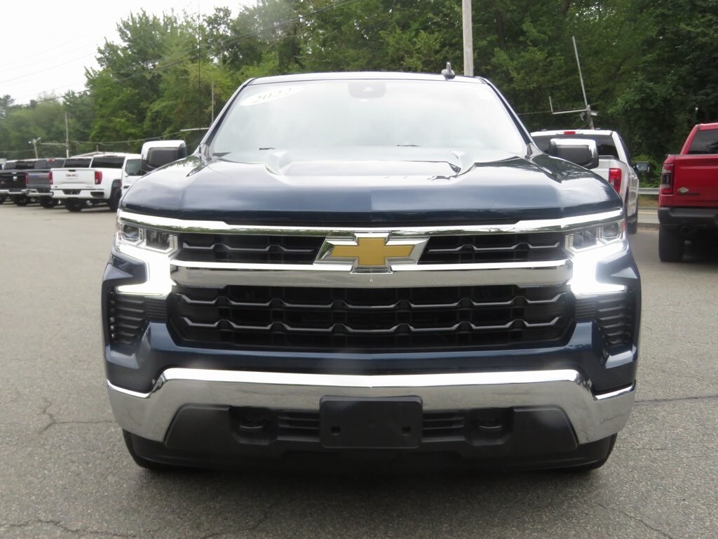 2022 Chevrolet Silverado 1500 LT photo 2