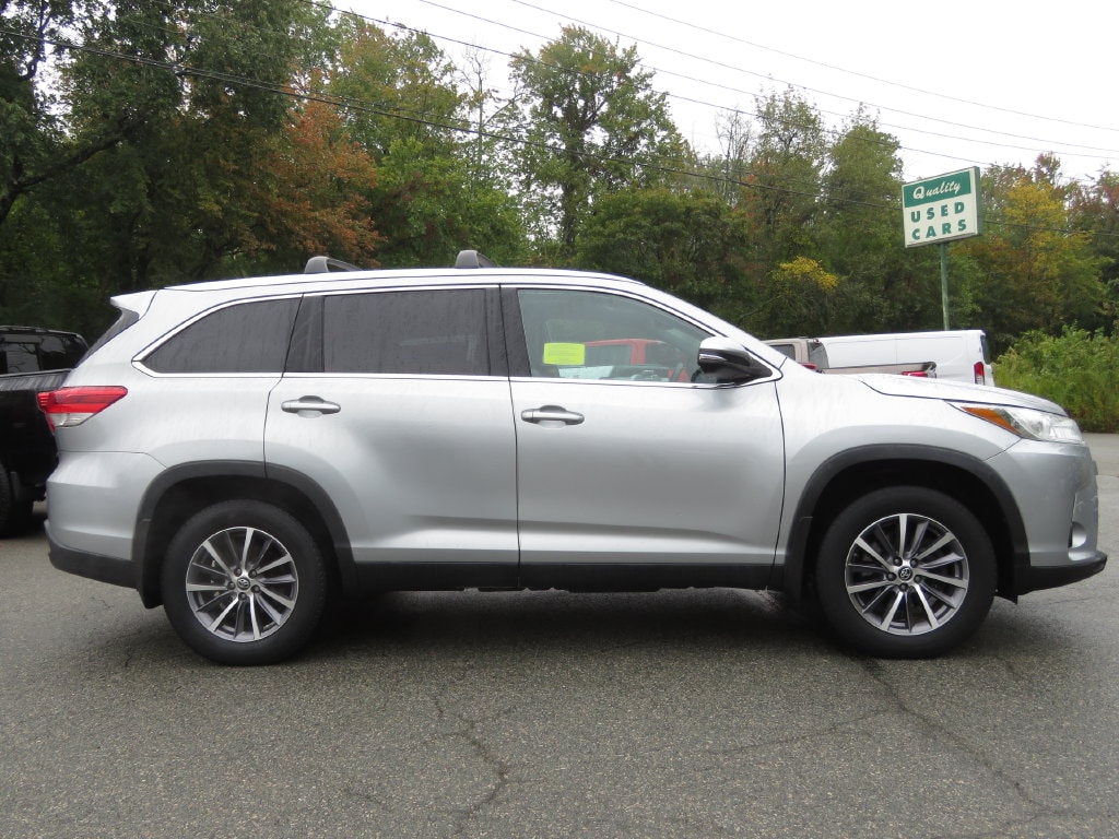 Used 2019 Toyota Highlander XLE V6 SUV