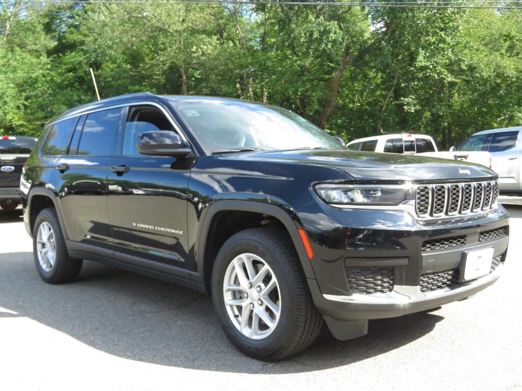 Used 2023 Jeep Grand Cherokee L Laredo SUV