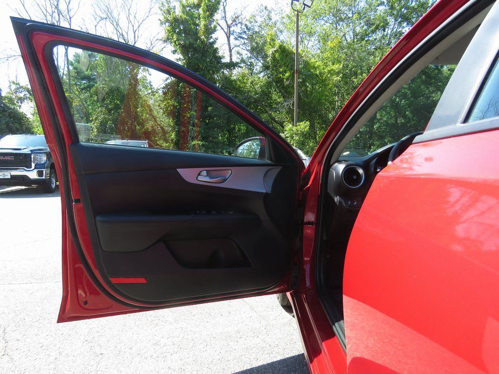 2023 Kia Forte LXS - Photo 10