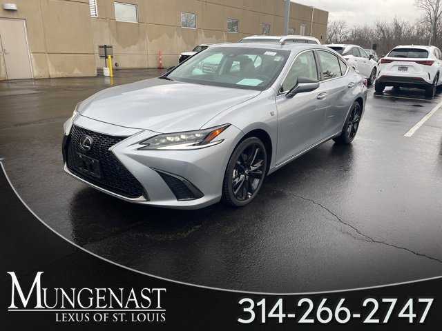 2025 Lexus ES Hybrid 300h's photo