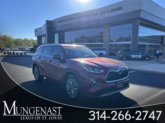 2022 Toyota Highlander Platinum's photo