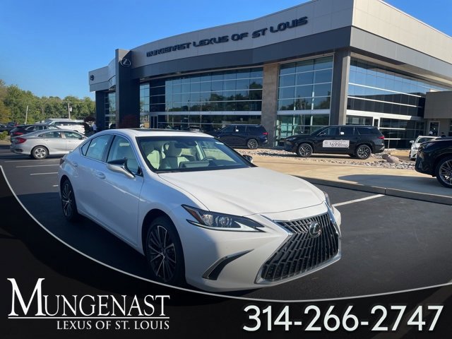 2025 Lexus ES Hybrid 300h's photo