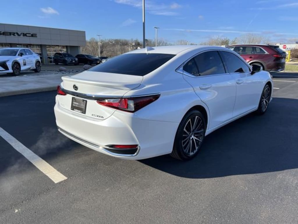 Certified 2025 Lexus ES 300h Sedan