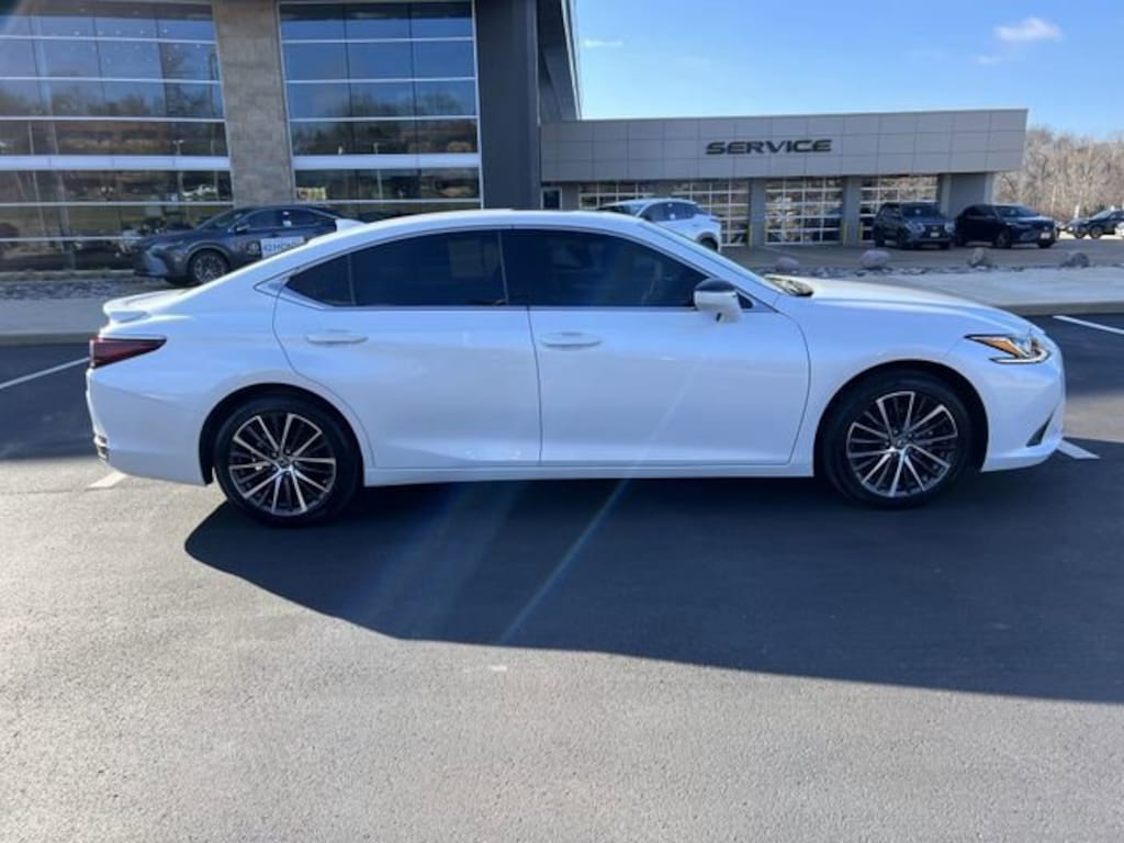 Certified 2025 Lexus ES 300h Sedan