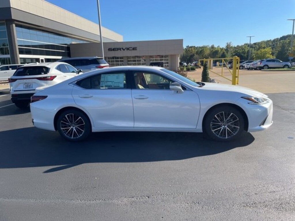 New 2025 Lexus ES HYBRID 300h 4-DOOR SEDAN