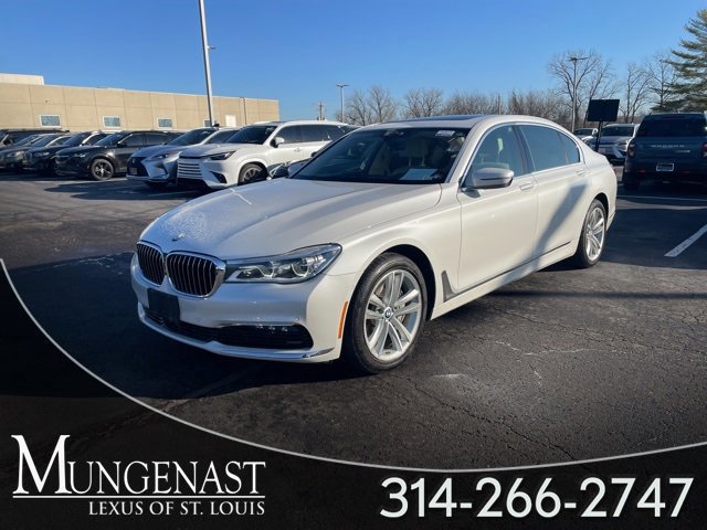 2016 BMW 7 Series 750i's photo