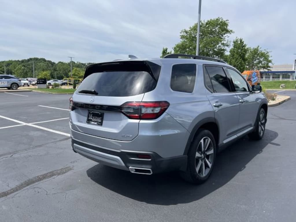 Used 2024 Honda Pilot Elite SUV