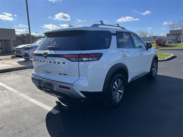 2023 Nissan Pathfinder SL photo 3