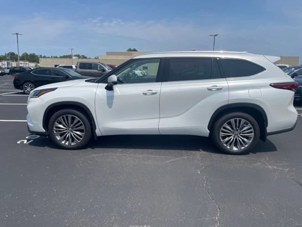 Used 2022 Toyota Highlander Platinum SUV