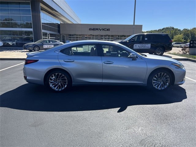 2024 Lexus ES 300h Luxury photo 2